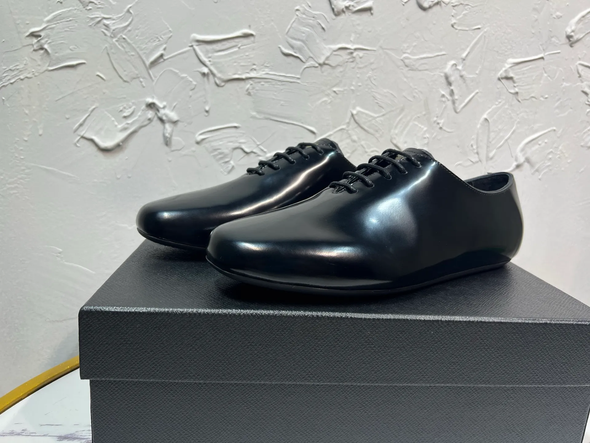 P760 prada derby2025 spring and autumn latest Prada lace-up classic retro men's shiny leather shoes, Shuffle double-button Mengke shoes, open side beaded cowhide, lining and foot cowhide, light rubber sole, sole height and thickness 10mm, original packaging black and brown 2 colors, code number: 39-46